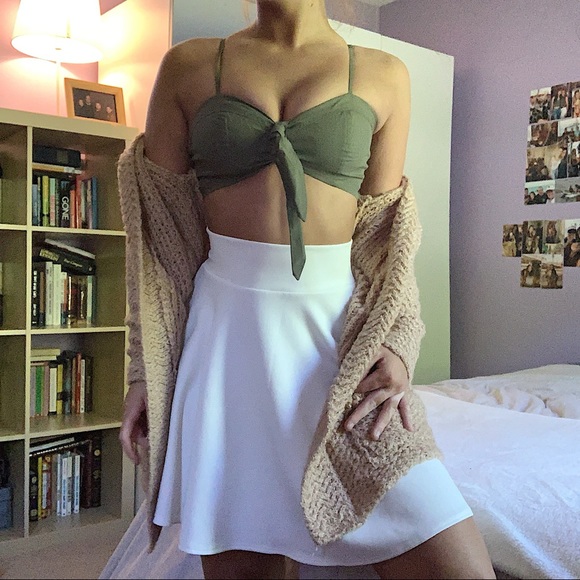 Windsor Olive Green Crop Top - Picture 2 of 4